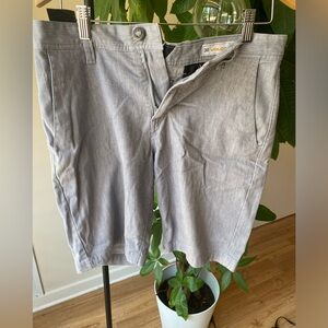 Men’s flat-front chino shorts. Volcom size 30, light gray